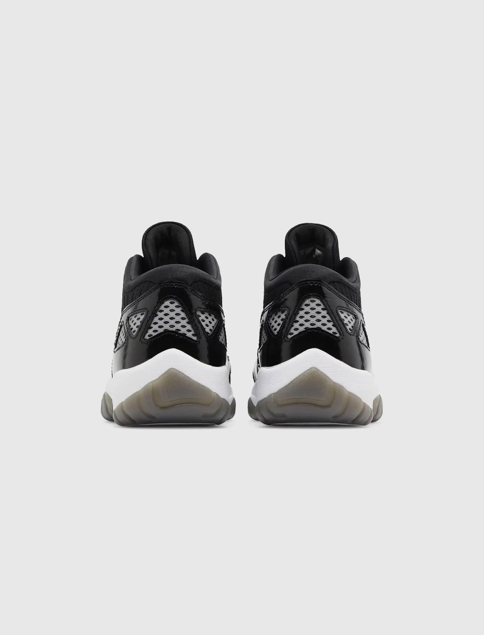 AIR JORDAN 11 RETRO LOW IE BLACK/WHITE