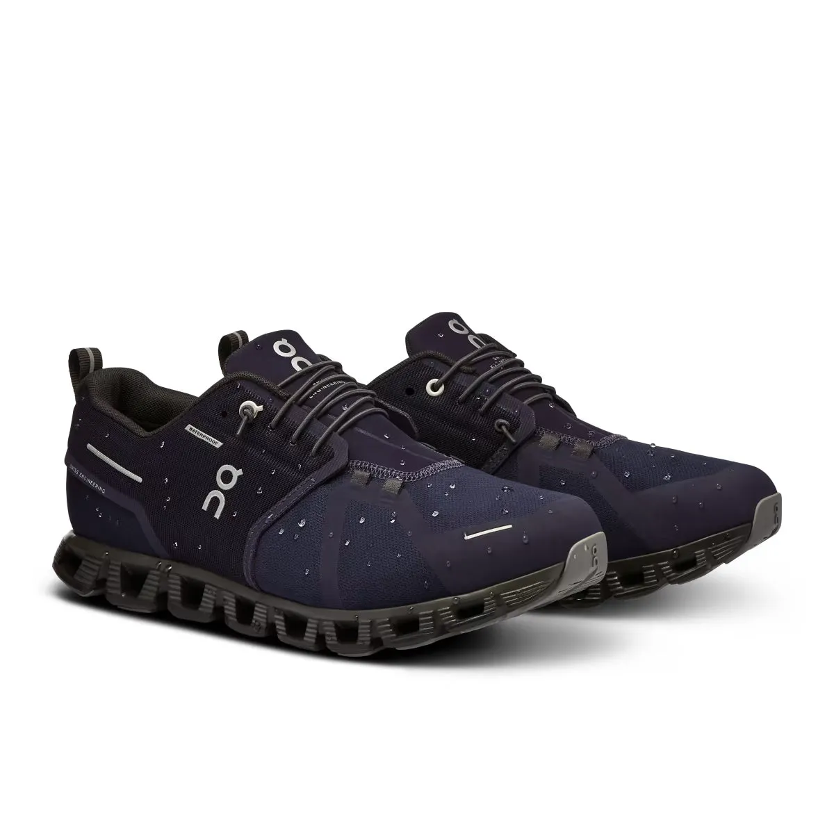 On Running - Cloud 5 Waterproof Trainers in Midnight/Magnet